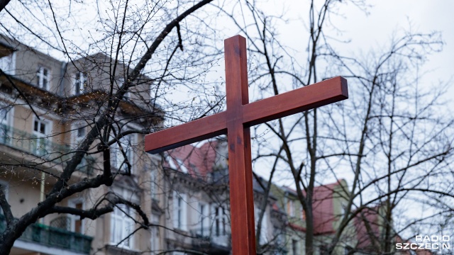 Akademicka Droga Krzyżowa dziś na ulicach Szczecina. Początek o 20 na placu Lotników. Uczestnicy przejdą aleją Jana Pawła II na Jasne Błonia.