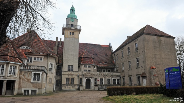 Mieszkańcy Płot chcą ocalić zamek z XVII wieku w Płotach od zapomnienia, dlatego zapraszają dzisiaj na wspólnie zwiedzanie jego dziedzińca i parku dworskiego.