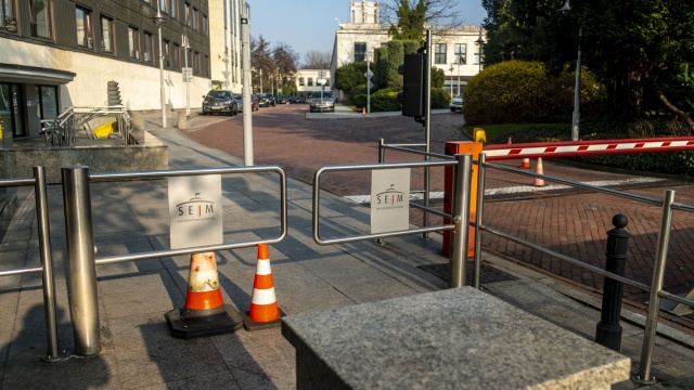 Były rzecznik praw dziecka Mikołaj Pawlak złoży w poniedziałek zeznania przed sejmową komisją śledczą do spraw Pegasusa.