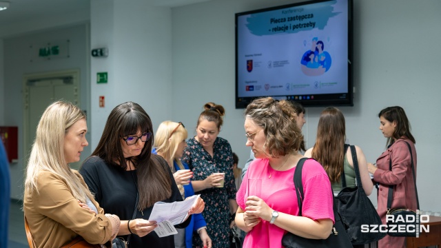 Relacje i potrzeby w pieczy zastępczej - na konferencji. I warsztaty dla opiekunów zastępczych. Zorganizował je Miejski Ośrodek Pomocy Rodzinie razem z Instytutami Psychologii i Pedagogiki Uniwersytetu Szczecińskiego.