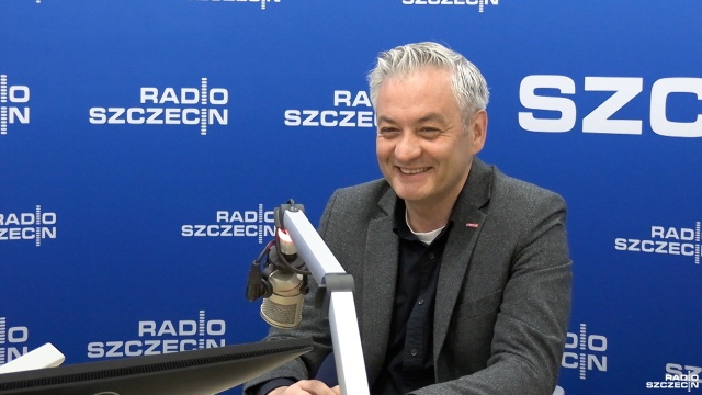 Europejska waluta - tak, ale najpierw europejskie pensje. Tak Robert Biedroń komentuje pomysł wprowadzenia euro w Polsce.