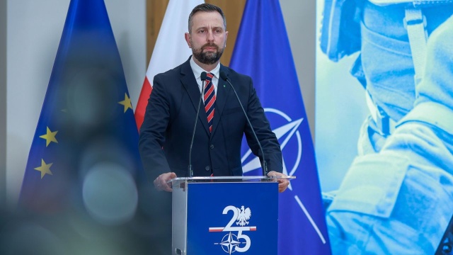 Wicepremier, minister obrony narodowej Władysław Kosiniak-Kamysz podpisze we wtorek umowę na dostarczenie lotniczych pocisków manewrujących dalekiego zasięgu JASSM-ER. Wydarzenie odbędzie się w Departamencie Wojskowych Spraw Zagranicznych MON w Warszawie.