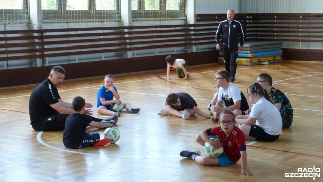 Akademia piłkarska z Przecławia rozpoczęła treningi młodych piłkarzy i piłkarek z zespołem Downa. To pierwsza taka drużyna w Zachodniopomorskiem.