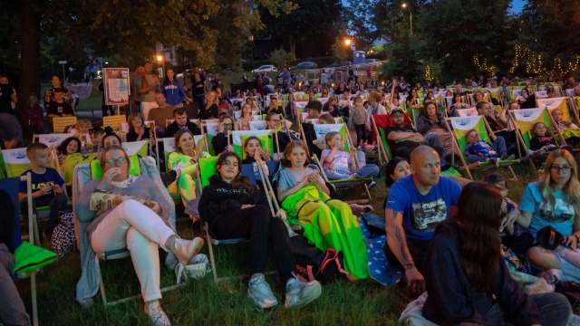 Popcorn, koce i sto siedzisk przygotowanych dla szczecinian... wraca Kino na Leżakach.