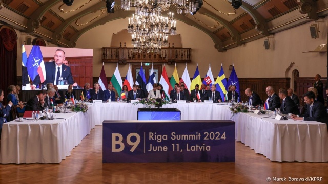 Wschodnia flanka NATO jest bastionem i rubieżą obrony państw sojuszu przed ewentualna dalszą agresją Rosji - powiedział prezydent Andrzej Duda podczas wystąpienia dla dziennikarzy w Rydze.