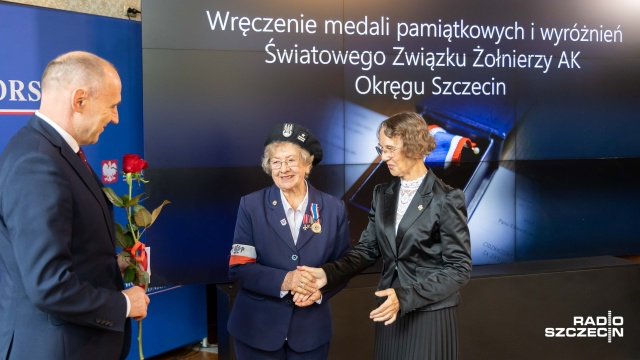 Okolicznościowe medale Za Zasługi dla Światowego Związku Żołnierzy AK wręczono dziś w Zachodniopomorskim Urzędzie Wojewódzkim. Jedną z wyróżnionych została uczestniczka Powstania Warszawskiego Janina Ostrowska-Kin ps. Janeczka.