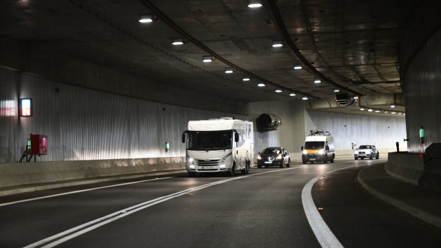 Wakacyjny wzrost ruchu w tunelu w Świnoujściu