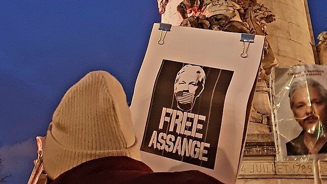 Julian Assange jest już wolnym człowiekiem. Twórca Wikileaks zawarł z amerykańskim Departamentem Sprawiedliwości ugodę kończącą wieloletnią sprawę, która wywołała ogólnoświatową debatę o granicach wolności słowa w kwestiach bezpieczeństwa narodowego i tajemnic państwowych.