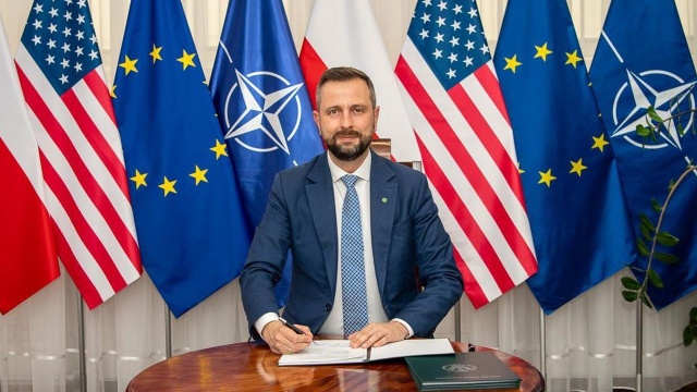 Stany Zjednoczone udzieliły Polsce pożyczkę na obronność w wysokości dwóch miliardów dolarów. Dzięki niej Polska będzie mogła kupić od strony amerykańskiej sprzęt do obrony powietrznej i przeciwrakietowej.