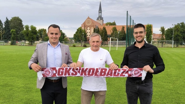 Były piłkarz i szkoleniowiec Pogoni Szczecin Mariusz Kuras wraca na ławkę trenerską.