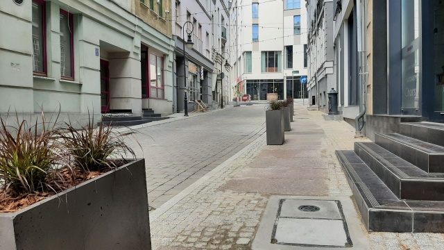 Dobiega końca remont chodników na ulicach: Kurza Stopka i Mała Odrzańska w Szczecinie.