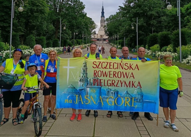 Ponad 170 uczestników Szczecińskiej Pielgrzymki Rowerowej na Jasną Górę dotarło w niedzielę przed Cudowny Obraz Matki Bożej. W tydzień przejechali ponad 600 kilometrów.