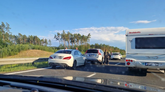 Korkuje się droga S3 w stronę Szczecina (jadąc z wybrzeża). Na wysokości Rurki zderzyło się tam pięć samochodów - zablokowany jest zewnętrzny pas ruchu.