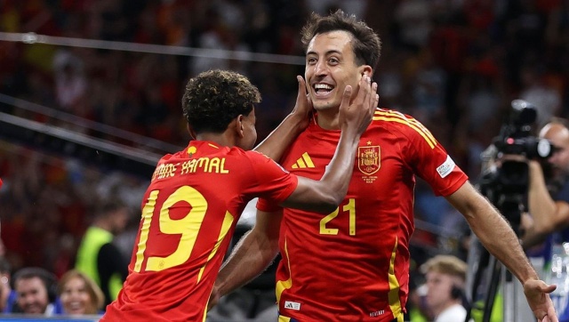 Kibice Hiszpanii na całym świecie świętują zdobycie przez ich drużynę pucharu Euro 2024. W finałowym meczu Hiszpania wygrała z Anglią dwa do jednego.