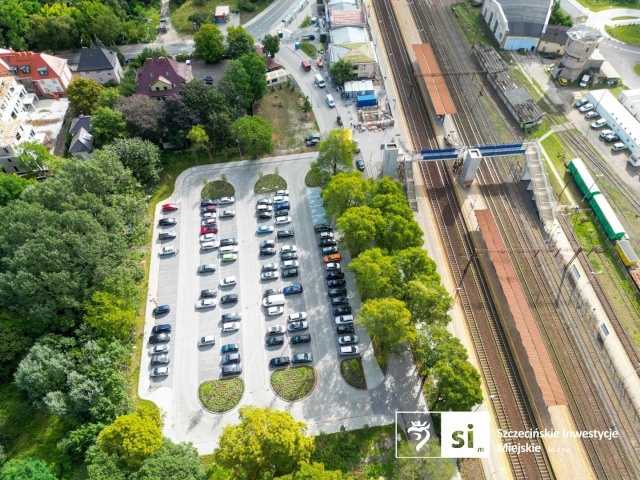 W rejonie stacji kolejowej Szczecin Dąbie działa już miejski parking. To w ramach Szczecińskiej Kolei Metropolitalnej.