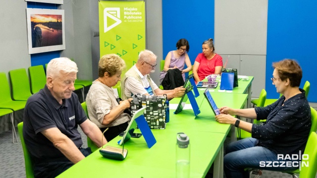 Podczas wakacji, seniorzy ze Szczecina trenują pamięć. Osoby powyżej 60. roku życia biorą udział w zajęciach w ramach Akademii Mózgu Seniora w szczecińskich ProMediach.