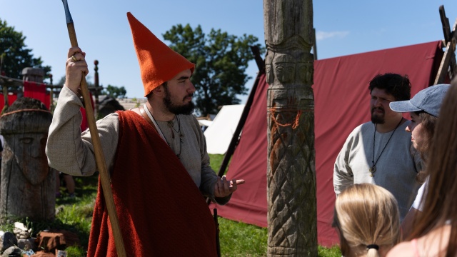 Goście Festiwalu Słowian i Wikingów mieli okazję uczestniczyć w prelekcjach, słuchać muzyki rodem że średniowiecza i podziwiać rzemiosło tamtych czasów.