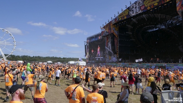 Uczestnicy Pol039and039Rock w Godzinę W oddali hołd Powstańcom. 80. rocznica Powstania Warszawskiego zbiegła się z pierwszym dniem festiwalu w Czaplinku.