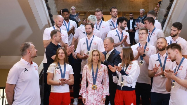 Najpierw tłumy kibiców na Lotnisku Chopina, liczne gratulacje i wywiady, a później wizyta w kancelarii szefa rządu. Z polskimi medalistami Igrzysk Olimpijskich w Paryżu spotkał się premier Donald Tusk.