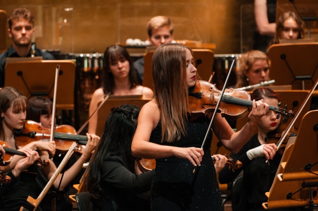 Finał 12. International Lutosławski Youth Orchestra w Złotej Sali Filharmonii [ZDJĘCIA]