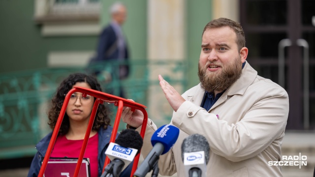 Samorząd to nie wyścig po stołki - uważają działacze szczecińskiej Partii Razem. Jak sami mówią są zdecydowanie przeciwni zatrudnianiu radnych w instytucjach publicznych.