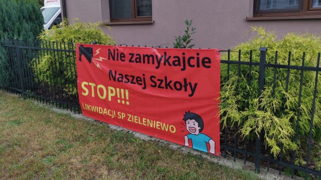 Likwidacji szkoły w Zieleniewie koło Bierzwnika sprzeciwiają się nauczyciele i mieszkańcy. Zamknięta ma być również szkoła w sąsiednim Łasku. O zamiarze likwidacji poinformował wójt Gminy Bierzwnik.