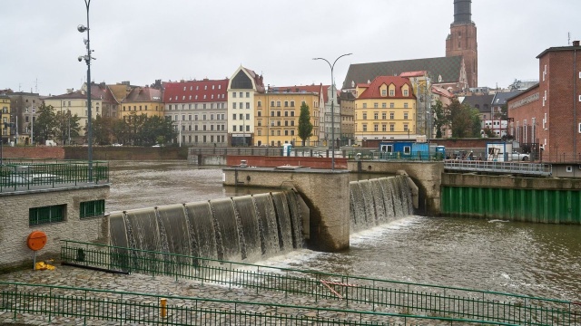 Fala wezbraniowa, która utworzyła się na Odrze, będzie przemieszczać się przez środkowy odcinek rzeki.