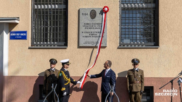 Odsłonięto tablicę upamiętniającą stulecie Korpusu Ochrony Pogranicza - to na terenie placówki Straży Granicznej przy ulicy Żołnierskiej w Szczecinie.