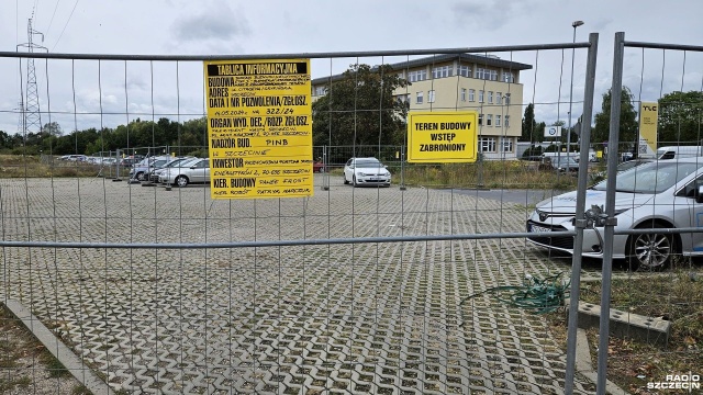 Zamiana działek 1 do 1 na szczecińskim prawobrzeżu i zmiany dla kierowców. Chodzi o parking przy ul. Batalionów Chłopskich, przy przystanku tramwajowym Jaśminowa - ZUS.