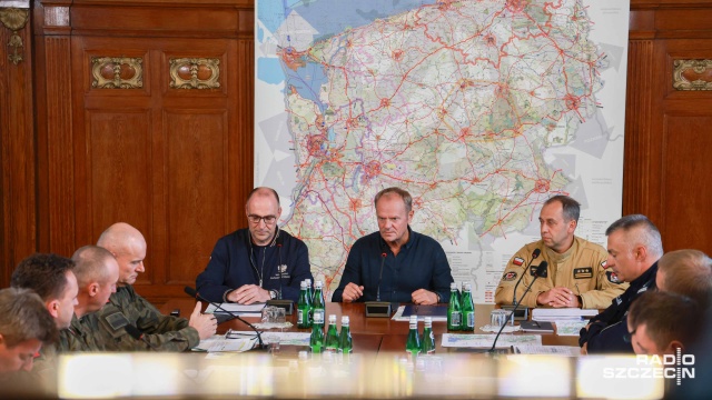 Patrzymy optymistycznie, ale szykujemy się na najgorsze scenariusze - podkreślał wojewoda zachodniopomorski Adam Rudawski kilka minut po spotkaniu z premierem Donaldem Tuskiem.