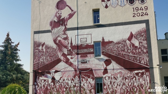 Mural na 75-lecie koszykarskiego klubu Spójni Stargard odsłonięty. Z lekkim poślizgiem, bo już po jubileuszowej gali.