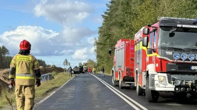 Wypadek śmiertelny na drodze krajowej nr 11. Do zderzenia czterech pojazdów doszło w miejscowości Nowe Gonne między Wierzchowem a Szczecinkiem.