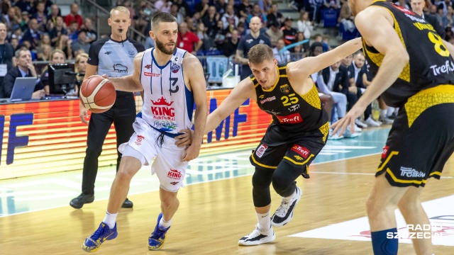 Po Superpucharze Polski i Lidze Mistrzów FIBA, czas na rozgrywki o mistrzostwo kraju. Koszykarze Kinga rozpoczynają dziś zmagania w Orlen Basket Lidze.