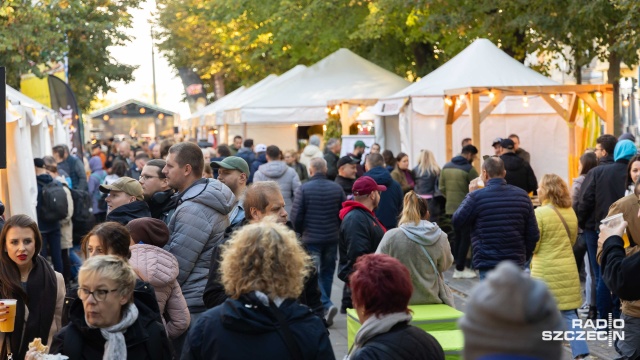 Szczeciński Oktoberfest rozpoczęty, "Bawimy się całkiem przyjemnie" [WIEO, ZDJĘCIA]