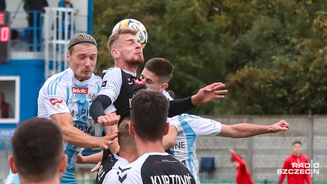 Szczecinianie po trzech meczach bez zwycięstwa pokonali dziś na własnym stadionie Zagłębie Sosnowiec 1:0. Bramkę na wagę trzech punktów w 23 minucie z rzutu karnego zdobył Dawid Kort.