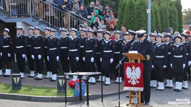 Kołobrzeski Zespół Szkół Morskich oficjalnie przyjął w swoje szeregi przyszłych marynarzy. W piątek pierwszoklasiści złożyli uroczyste ślubowanie.