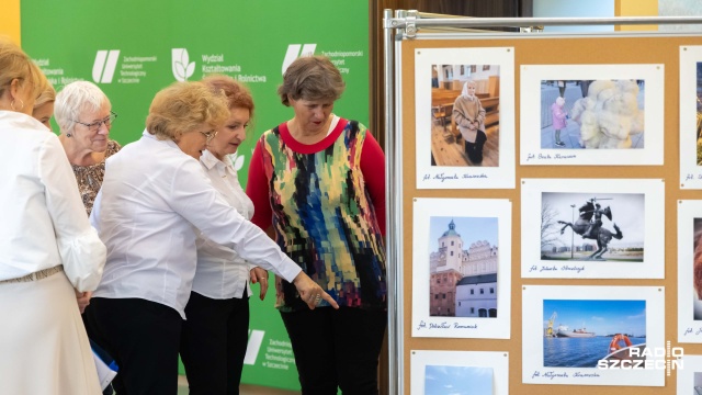 Wiek nie jest przeszkodą w odkrywaniu nowych pasji. To udowodnili dziś szczecińscy seniorzy, którzy zorganizowali wystawę stworzonych przez siebie fotografii.