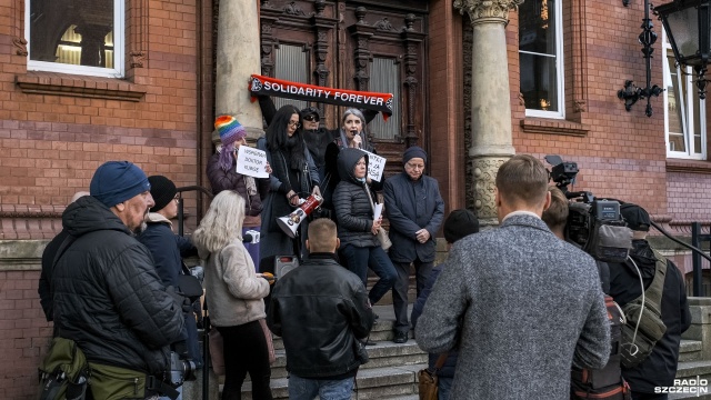 Protest pod szczecińskim sądem. Chciałbym dożyć czasu, kiedy kobiety będą żyły w normalnym kraju [WIDEO, ZDJĘCIA]