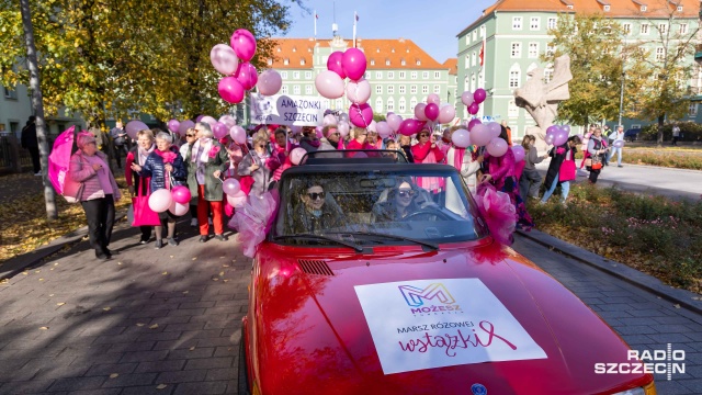 Marsz Różowej Wstążki przeszedł ulicami Szczecina - spod pomnika Gryfa przy Urzędzie Miasta w kierunku szczecińskiej Filharmonii im. Mieczysława Karłowicza.