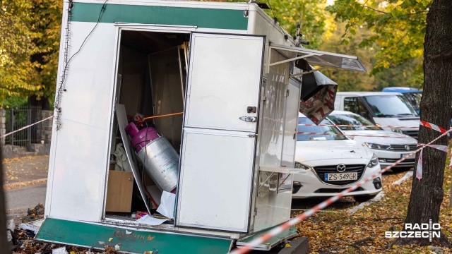 5 tysięcy złotych mandatu, a druga kara w drodze. Chodzi o kierowcę, który jadąc pod wpływem alkoholu wjechał w budkę z kurczakiem przy placu Szarych Szeregów w Szczecinie i zniszczył samochód, który stał za nią.