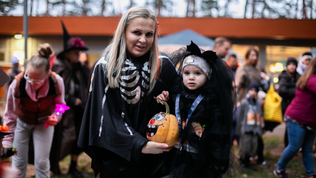 Dynie, wilkołaki, czarodzieje i zombie. Szczeciński Las Arkoński wypełnił się postaciami z bajek i opowieści. Piąta edycja Halloween Run jest już za nami.