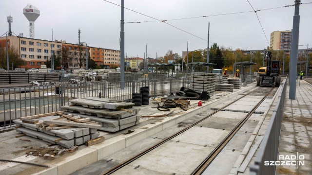 Wraz z uruchomieniem tramwajowych trójek i szóstek - w ciągu ulicy Kolumba w Szczecinie - częściowo udostępniona zostanie pasażerom również pętla Pomorzany.