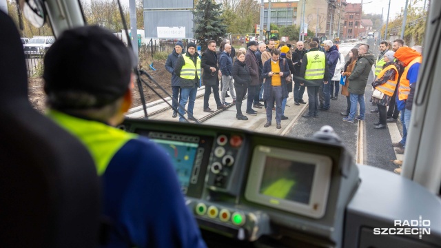 Najpóźniej w święta Bożego Narodzenia uruchomione zostaną tramwaje wzdłuż ulicy Kolumba w Szczecinie - deklarację złożył radnym Rady Miasta Szczecin kierownik budowy, Marcin Wiśniewski.