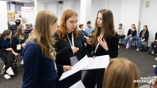 O stresie, wsparciu rówieśniczym, smartfonach i ocenach - rozmawiają szczecińscy licealiści podczas konferencji Mam głos w hali Netto Arena w Szczecinie.