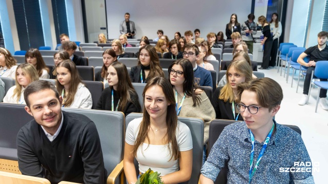 Podstawy prawa Keplera, teoria strun w fizyce kwantowej, a także biologiczne różnice wśród osobowości dyssocjalnych to jedne z tematów zaprezentowanych w sobotę w trakcie konferencji, która odbyła się w centrum dydaktycznym Pomorskiego Uniwersytetu Medycznego w Szczecinie.