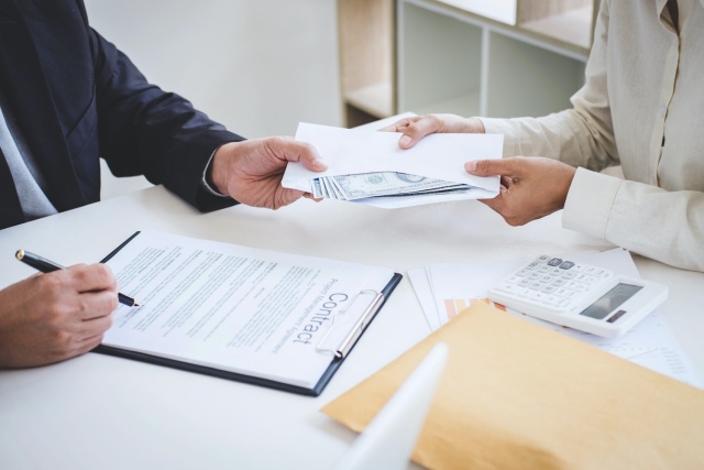 Kiedy pojawia się potrzeba dodatkowej gotówki, na rynku finansowym dostępne są różne formy wsparcia, w tym chwilówki online i pożyczki bankowe. Oba rozwiązania mają swoje zalety i wady, które mogą wpłynąć na decyzję o wyborze najlepszego dla siebie rozwiązania. Czy warto postawić na szybkość i łatwość chwilówki, czy lepiej skorzystać z bardziej stabilnej i korzystnej finansowo pożyczki bankowej Czytaj dalej