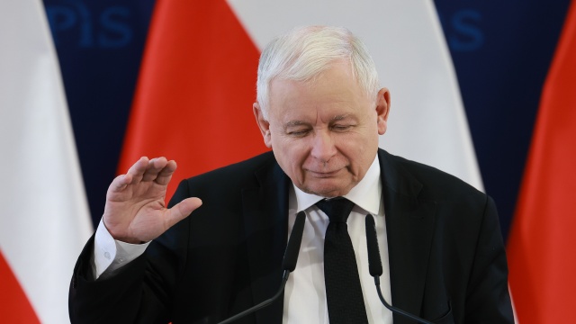 Nie wiedział o jego przygotowaniu nie wie, kto mu go dostarczył, a jego treść uznaje za bezwartościową. Tak Jarosław Kaczyński tłumaczy się z raportu na temat Karola Nawrockiego, który trafił na jego biurko przed poparciem tego kandydata przez Prawo i Sprawiedliwość.