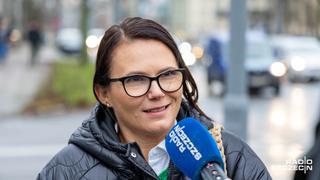 Kurtyny świetlne w rejonie Placu Adamowicza, 10 metrowa choinka na rynku Siennym, a także anioł na alei Kwiatowej. Między innymi takimi świątecznymi dekoracjami został przystrojony Szczecin.