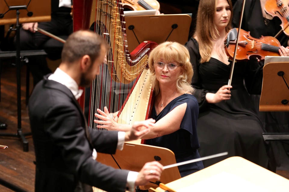 Harfistka Barbara Stalmierska zwieńczyła 40-lecie pracy artystycznej w Filharmonii [ZDJĘCIA]