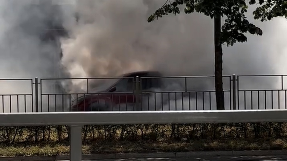 Pożar auta w centrum Szczecina [ZDJĘCIA]